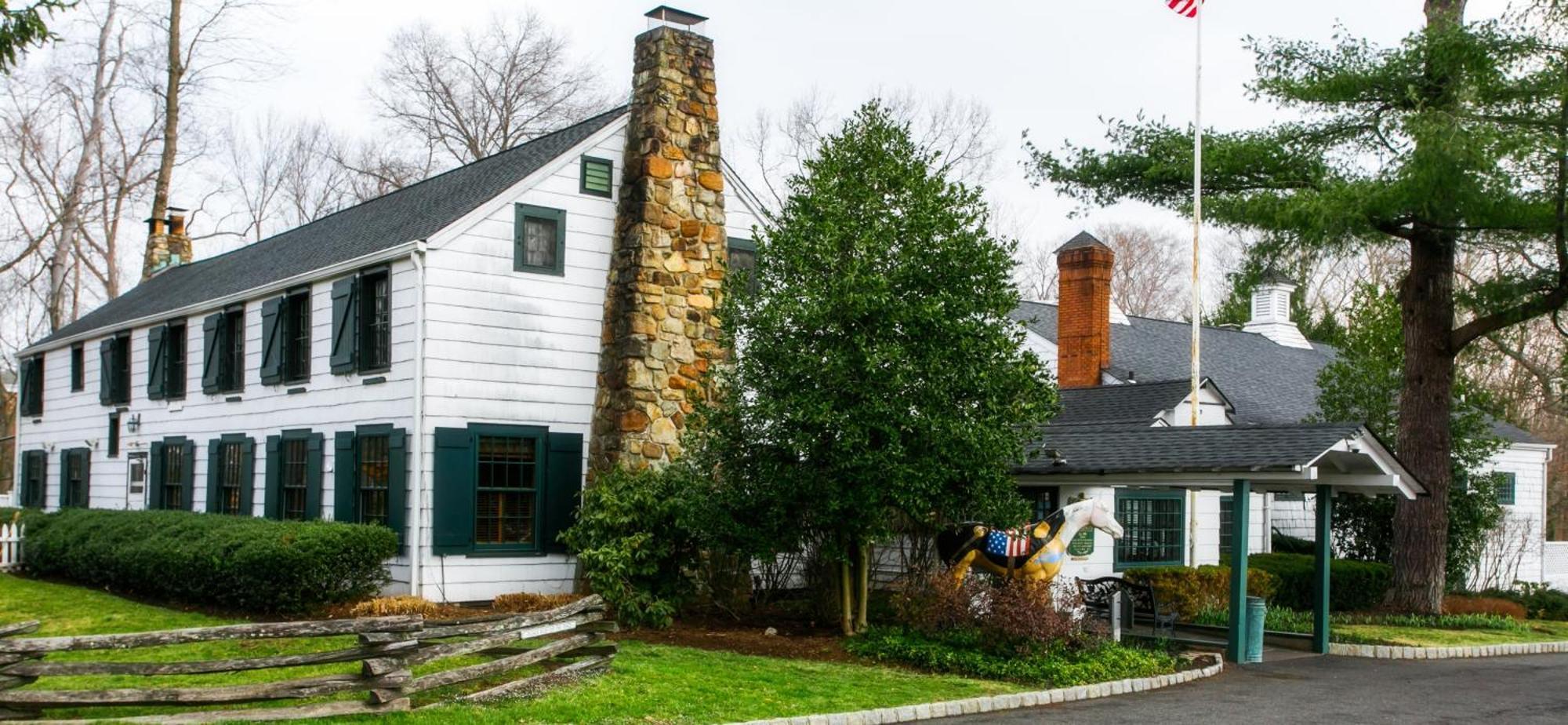 The Olde Mill Inn バスキング・リッジ エクステリア 写真